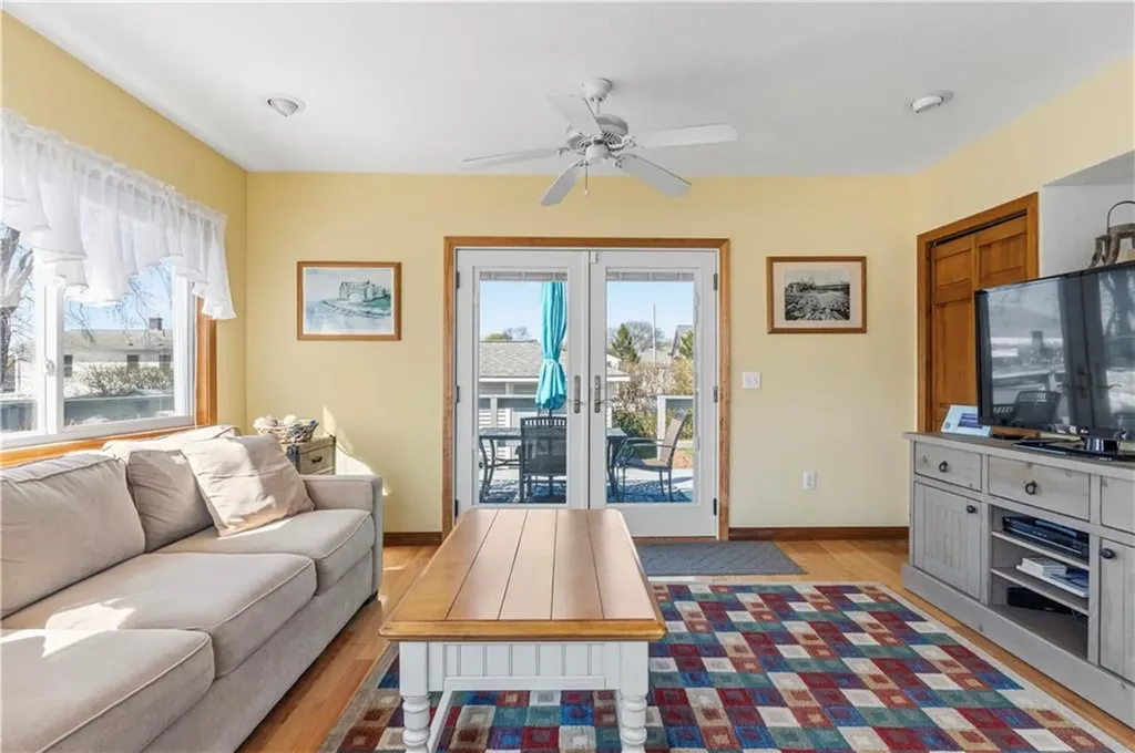 10 Parkman Avenue Narragansett RI 02882