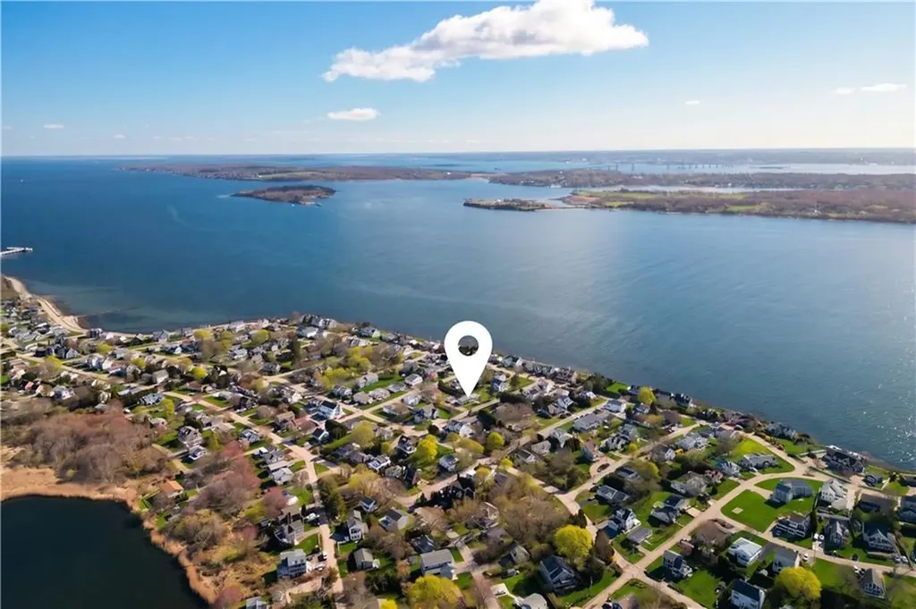 10 Parkman Avenue Narragansett RI 02882