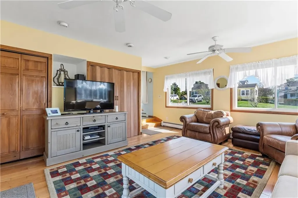 10 Parkman Avenue Narragansett RI 02882