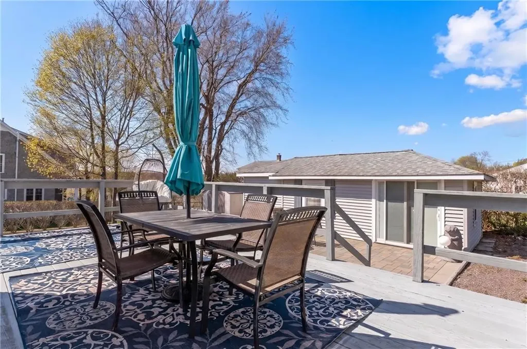 10 Parkman Avenue Narragansett RI 02882
