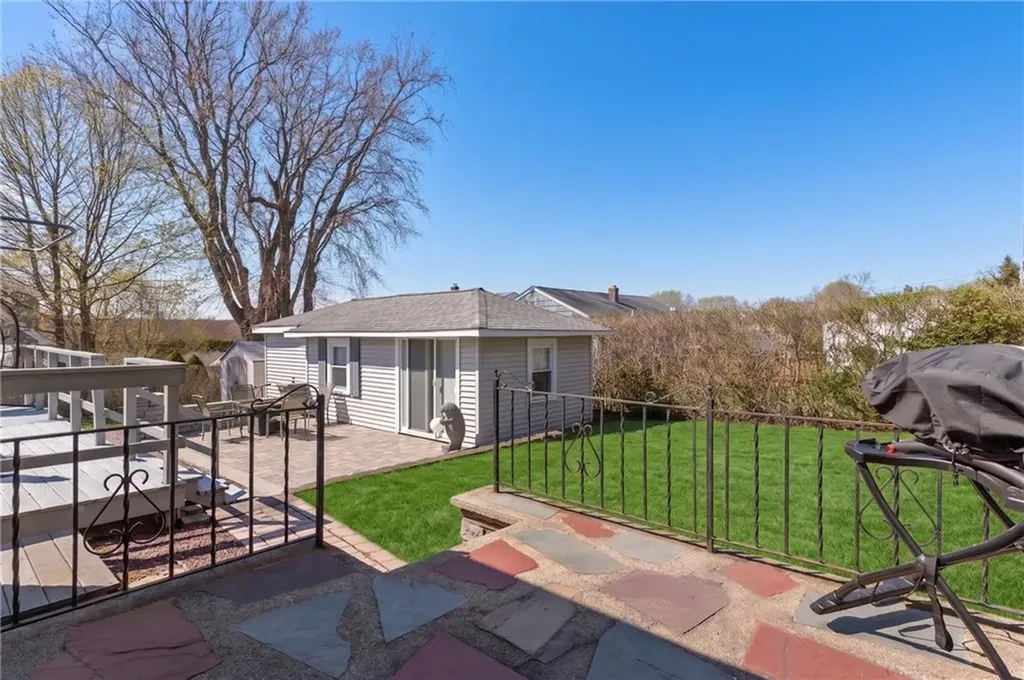 10 Parkman Avenue Narragansett RI 02882