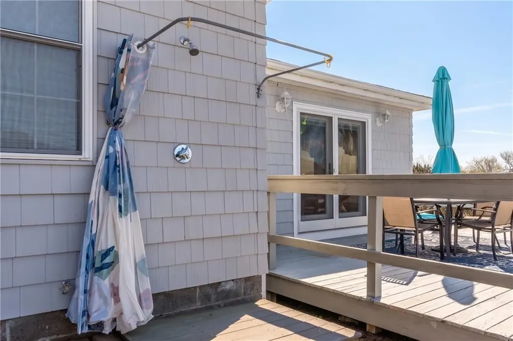 10 Parkman Avenue Narragansett RI 02882