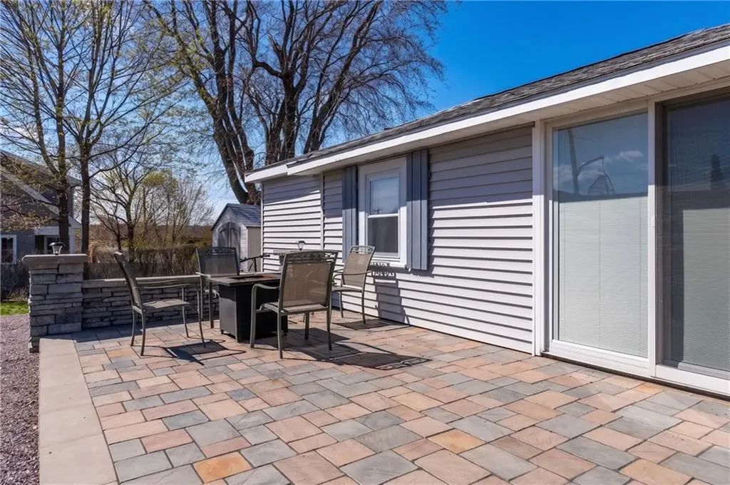 10 Parkman Avenue Narragansett RI 02882