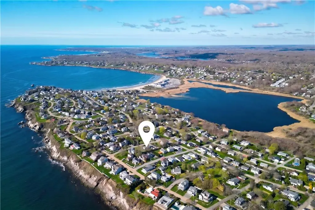 10 Parkman Avenue Narragansett RI 02882