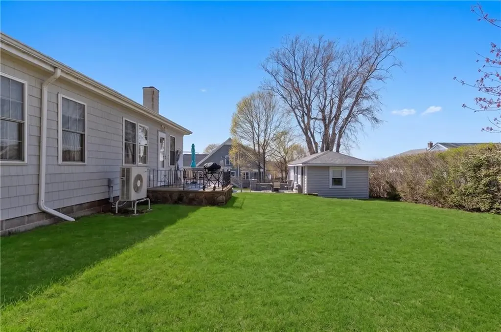 10 Parkman Avenue Narragansett RI 02882