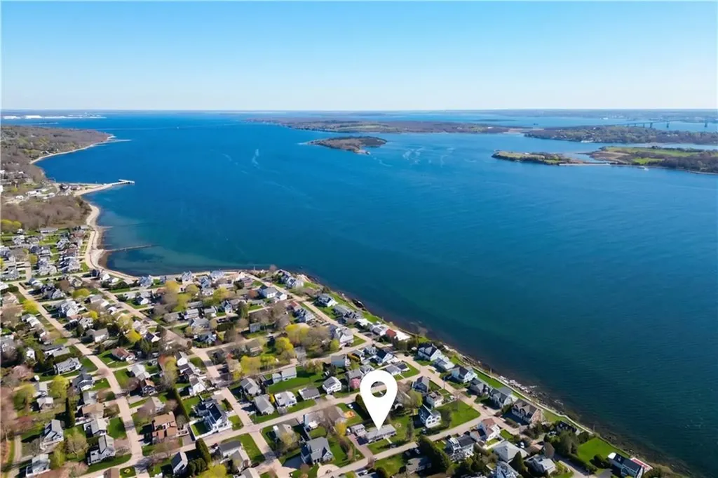 10 Parkman Avenue Narragansett RI 02882