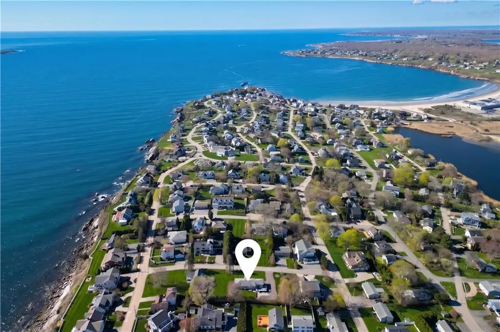 10 Parkman Avenue Narragansett RI 02882
