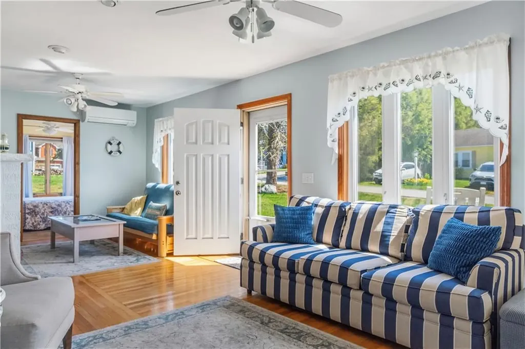 10 Parkman Avenue Narragansett RI 02882