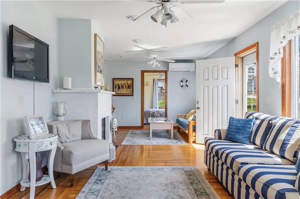 10 Parkman Avenue Narragansett RI 02882