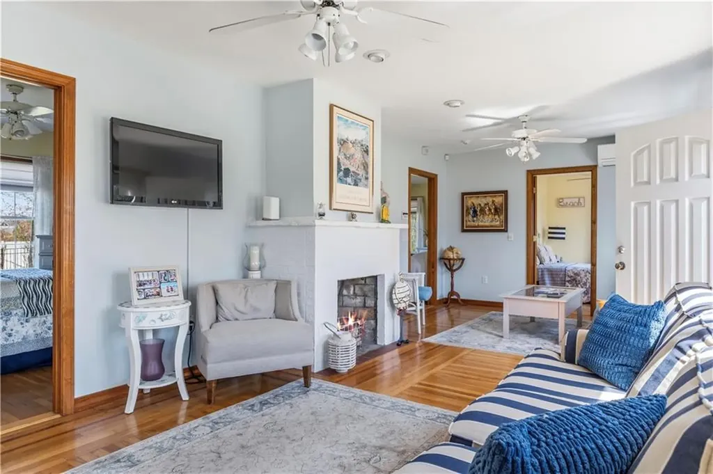 10 Parkman Avenue Narragansett RI 02882