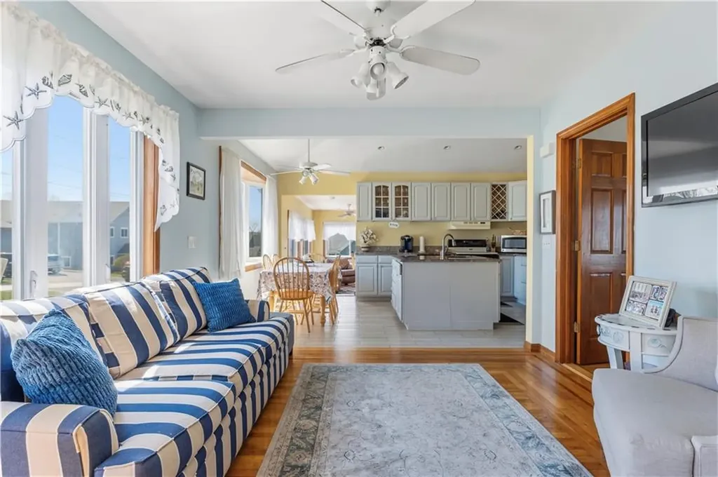 10 Parkman Avenue Narragansett RI 02882