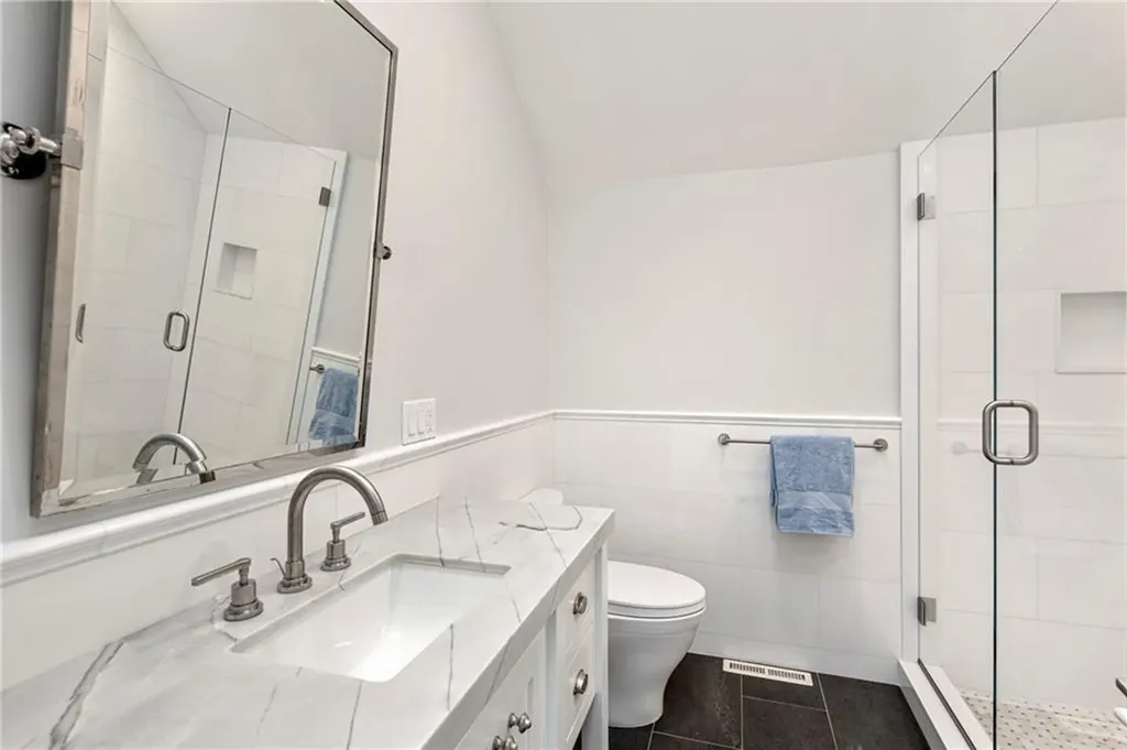 424 Third Beach Road Middletown RI 02842