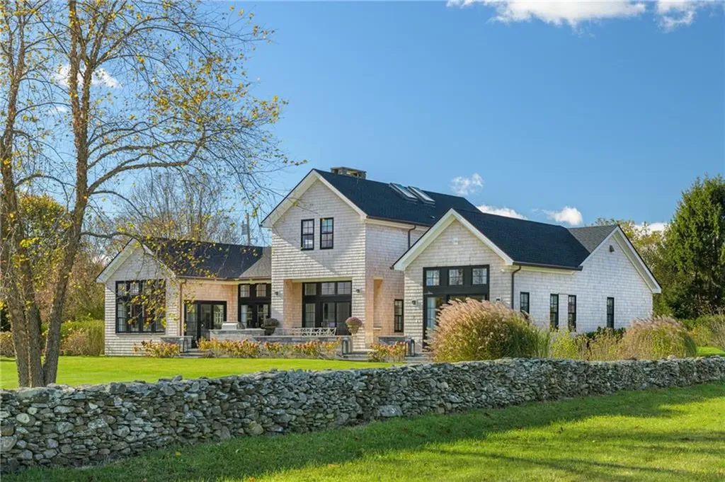 424 Third Beach Road Middletown RI 02842
