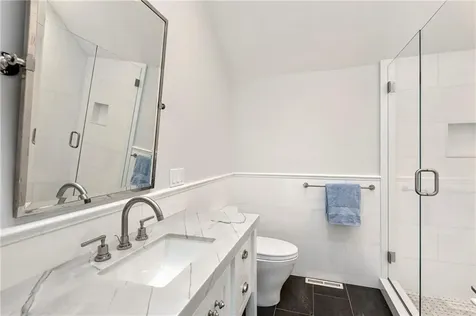 424 Third Beach Road Middletown RI 02842