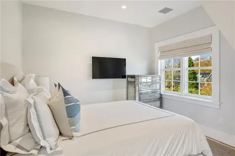 424 Third Beach Road Middletown RI 02842