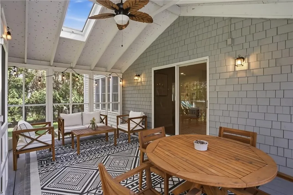355 Larchwood Drive Warwick RI 02886