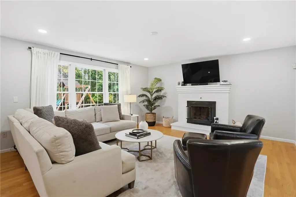 355 Larchwood Drive Warwick RI 02886