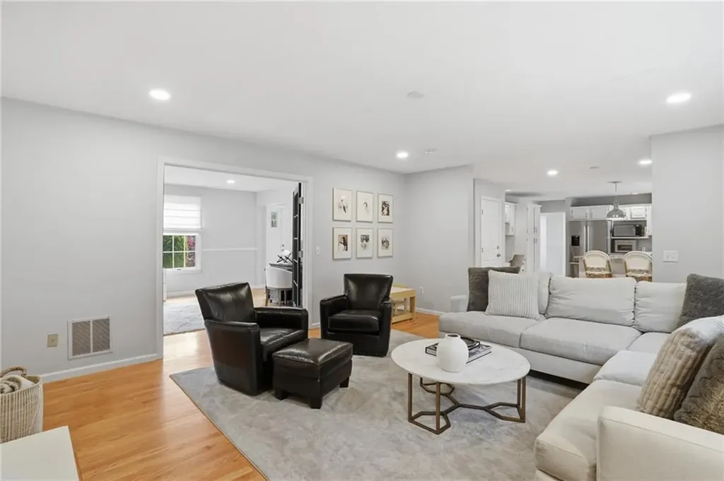 355 Larchwood Drive Warwick RI 02886
