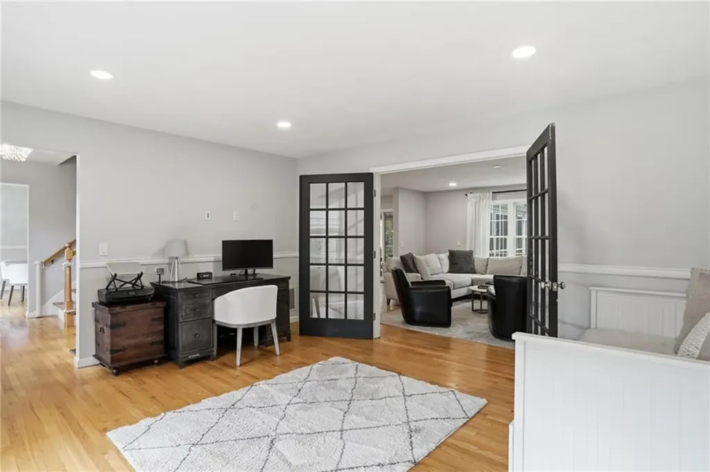 355 Larchwood Drive Warwick RI 02886
