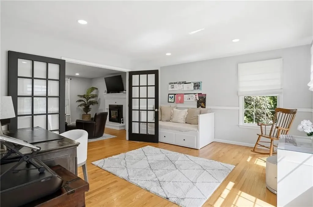 355 Larchwood Drive Warwick RI 02886