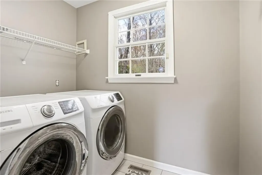 355 Larchwood Drive Warwick RI 02886