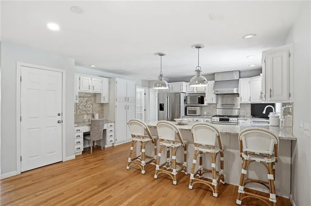 355 Larchwood Drive Warwick RI 02886