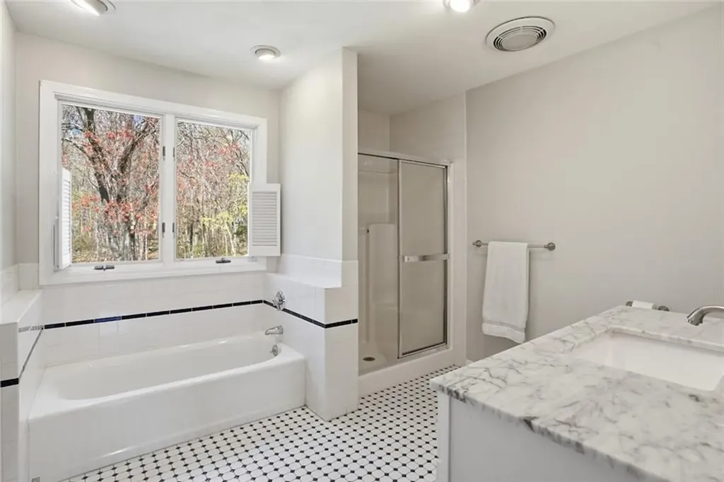 355 Larchwood Drive Warwick RI 02886