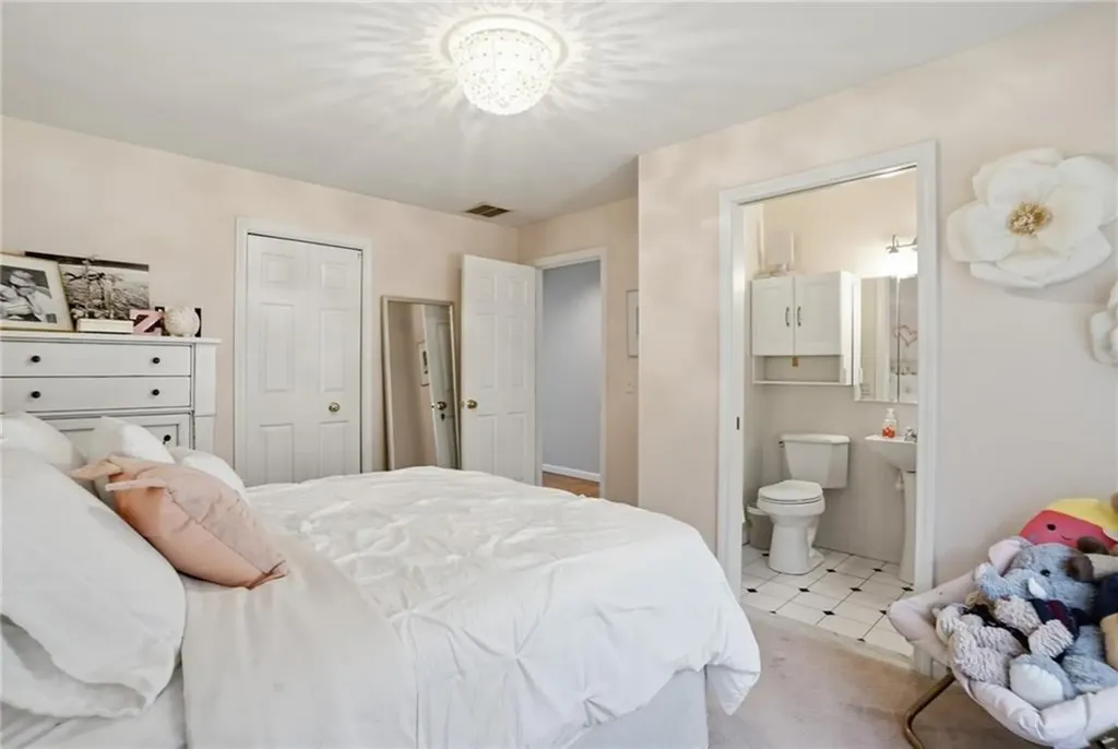 355 Larchwood Drive Warwick RI 02886