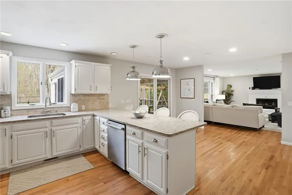 355 Larchwood Drive Warwick RI 02886