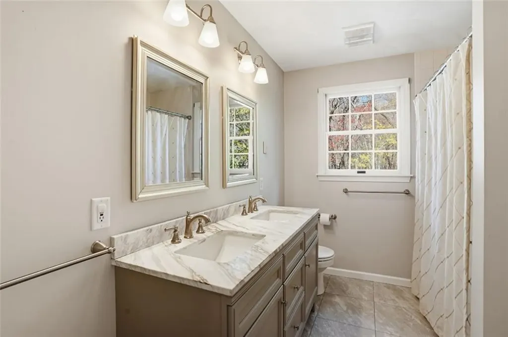 355 Larchwood Drive Warwick RI 02886