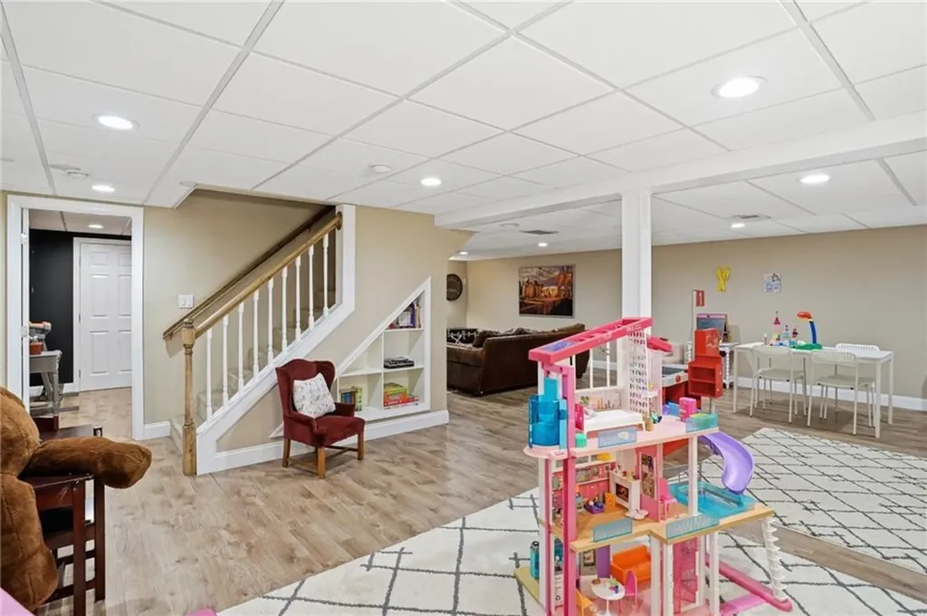 355 Larchwood Drive Warwick RI 02886