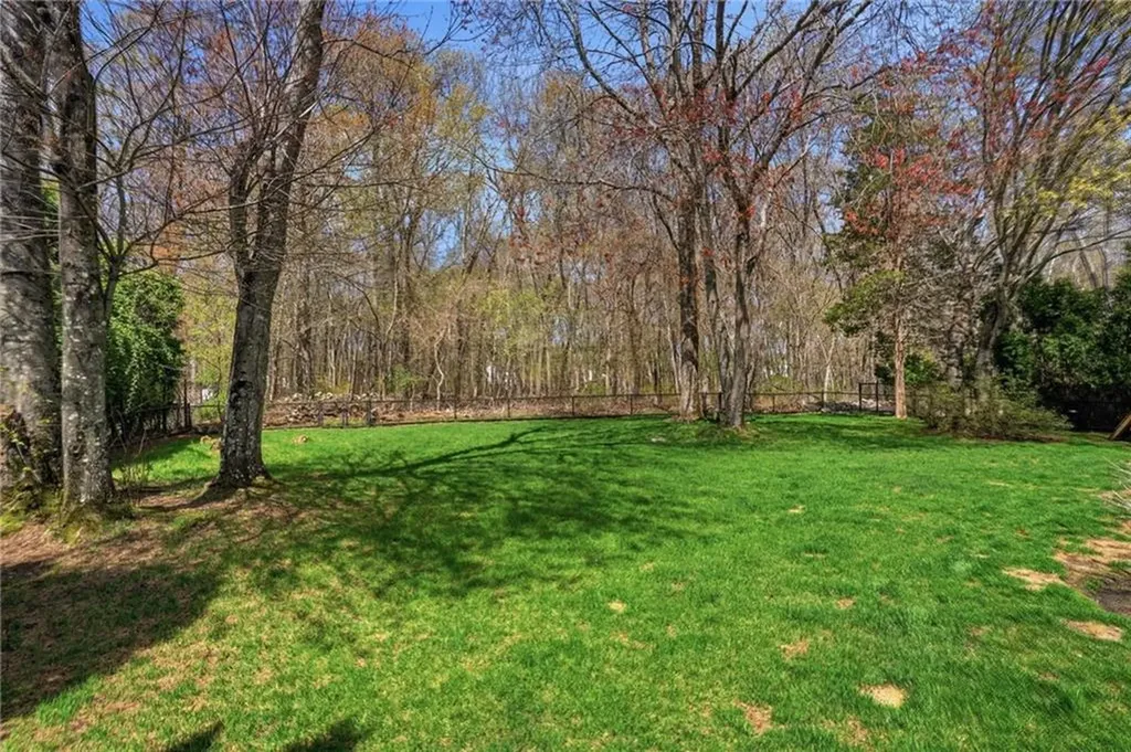 355 Larchwood Drive Warwick RI 02886