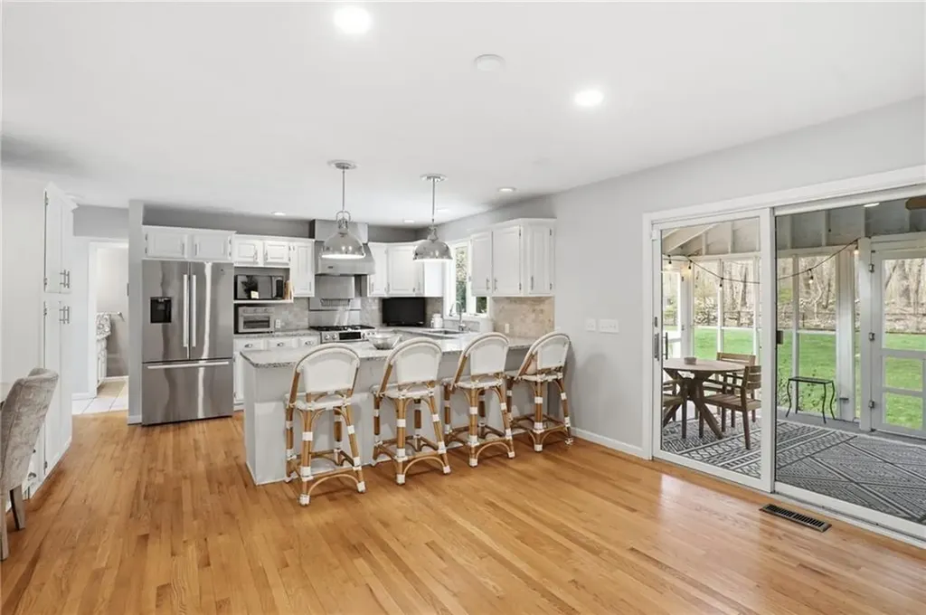 355 Larchwood Drive Warwick RI 02886