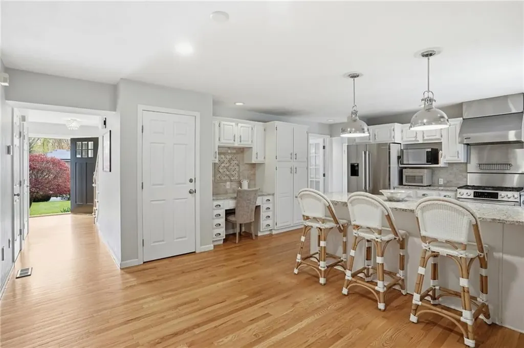 355 Larchwood Drive Warwick RI 02886