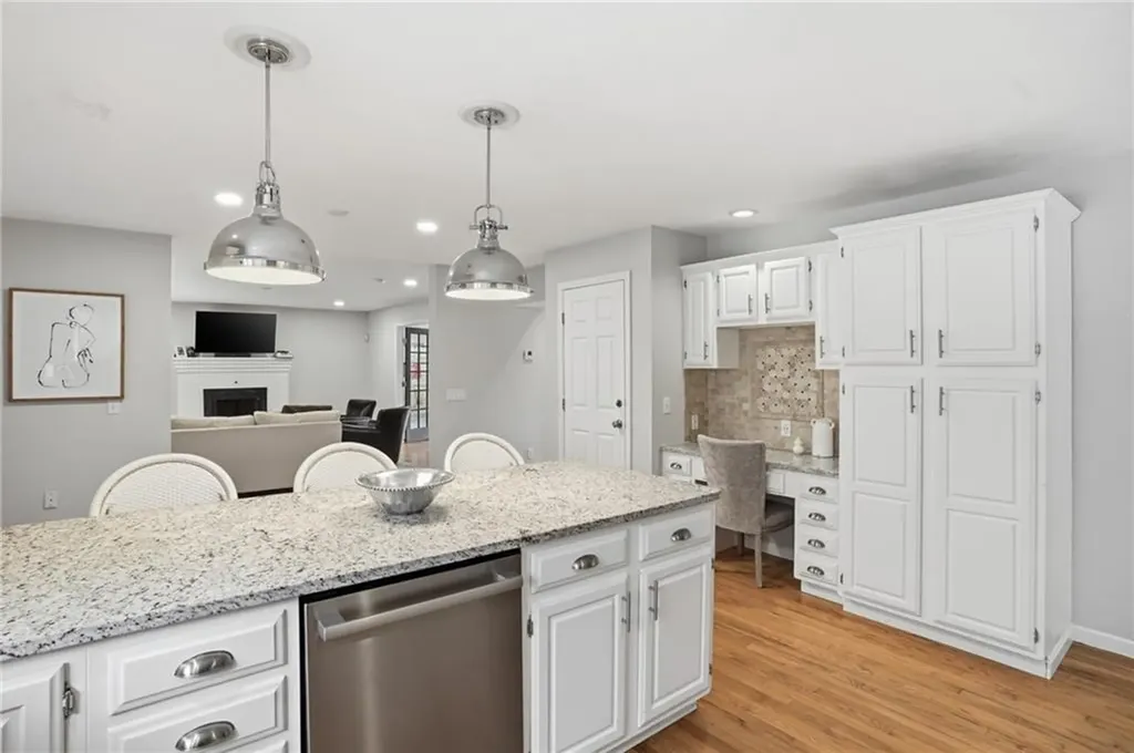 355 Larchwood Drive Warwick RI 02886