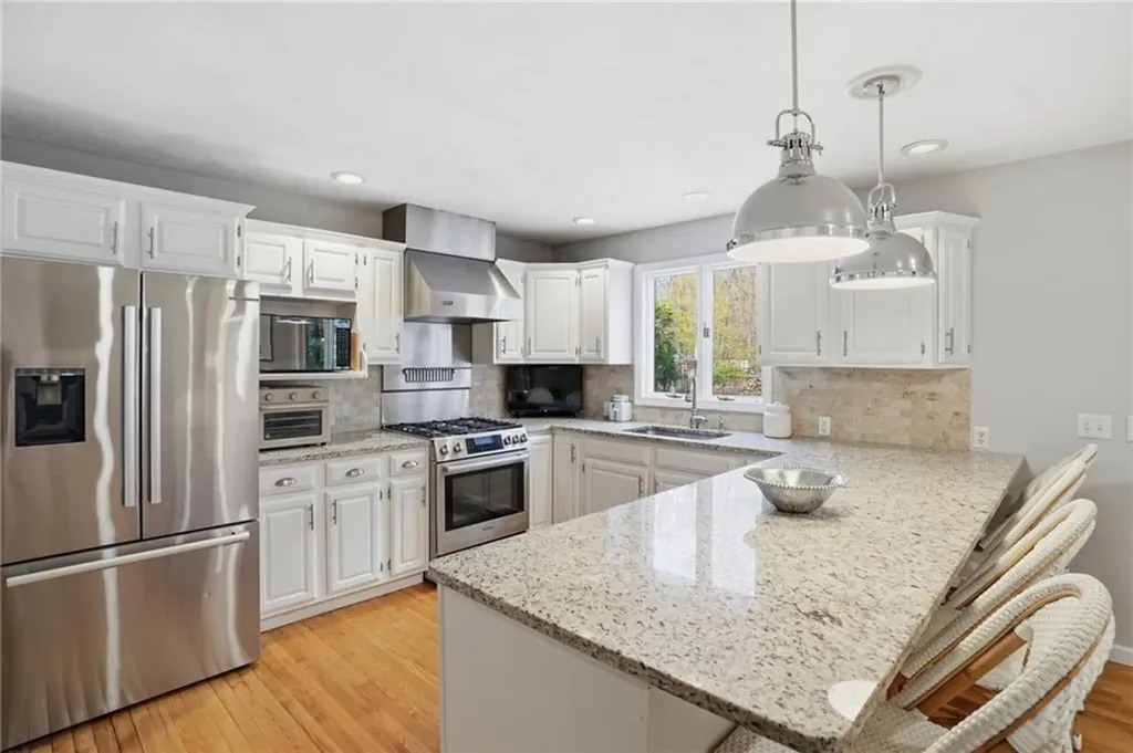 355 Larchwood Drive Warwick RI 02886