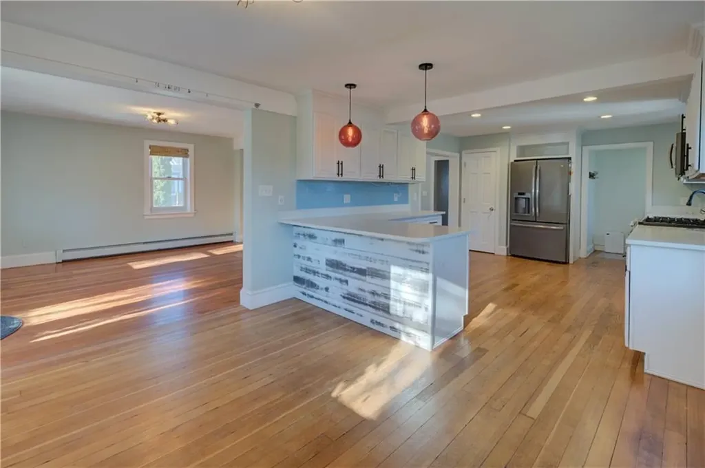 333 Greenwood Avenue Warwick RI 02886