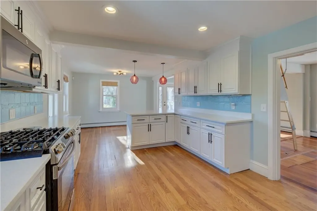 333 Greenwood Avenue Warwick RI 02886