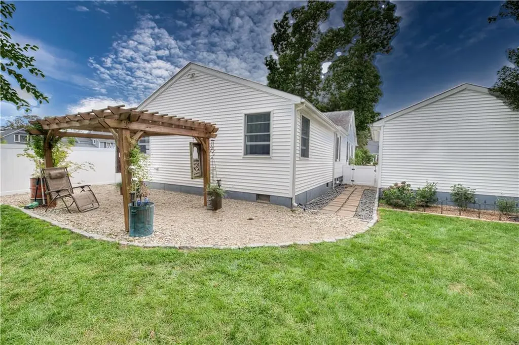 333 Greenwood Avenue Warwick RI 02886