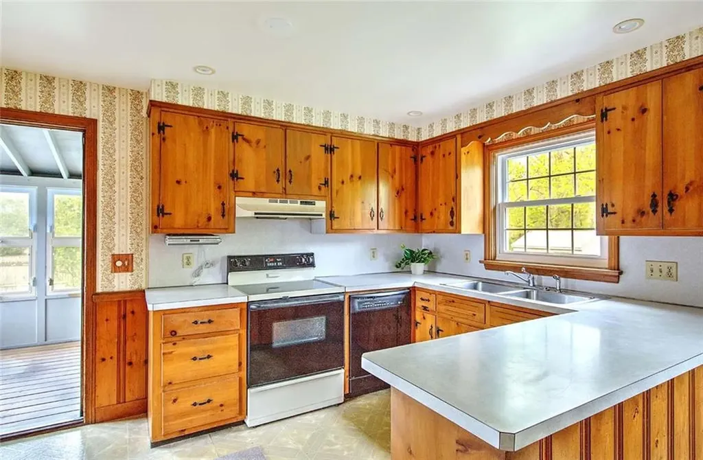 264 Waseca Avenue Barrington RI 02806