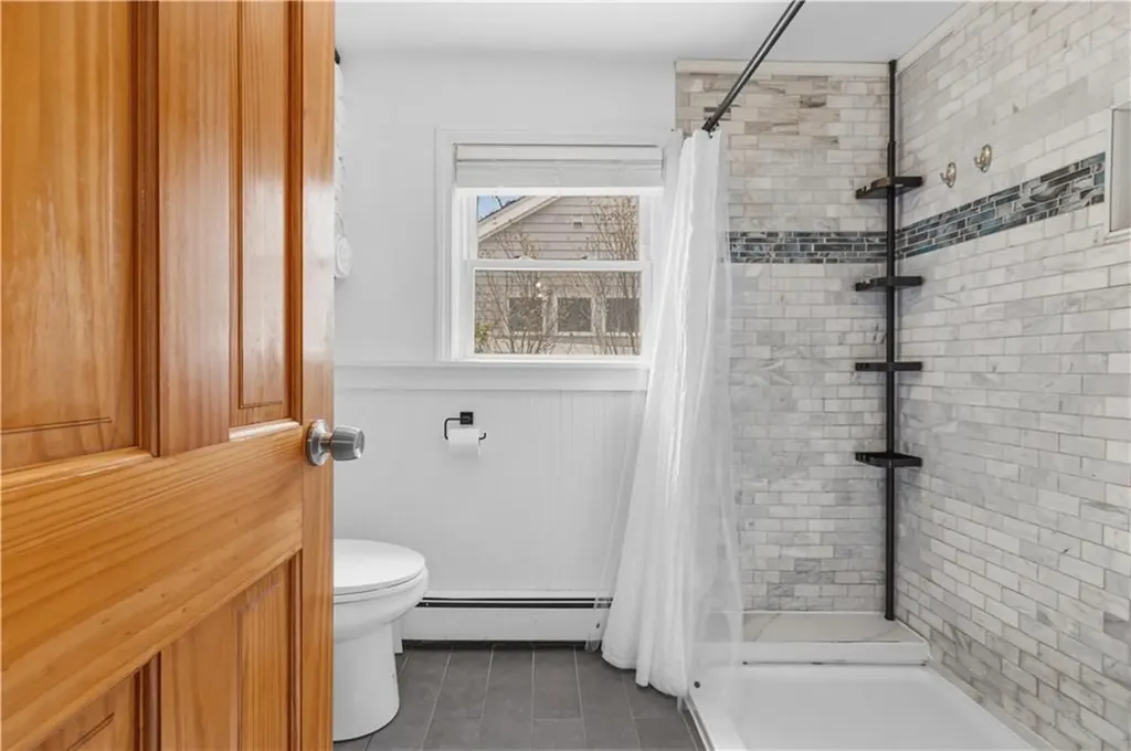 105 Forand Lane Lane Tiverton RI 02878