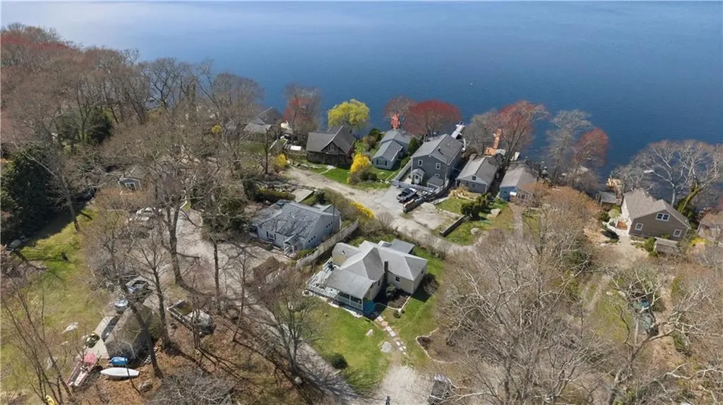 105 Forand Lane Lane Tiverton RI 02878