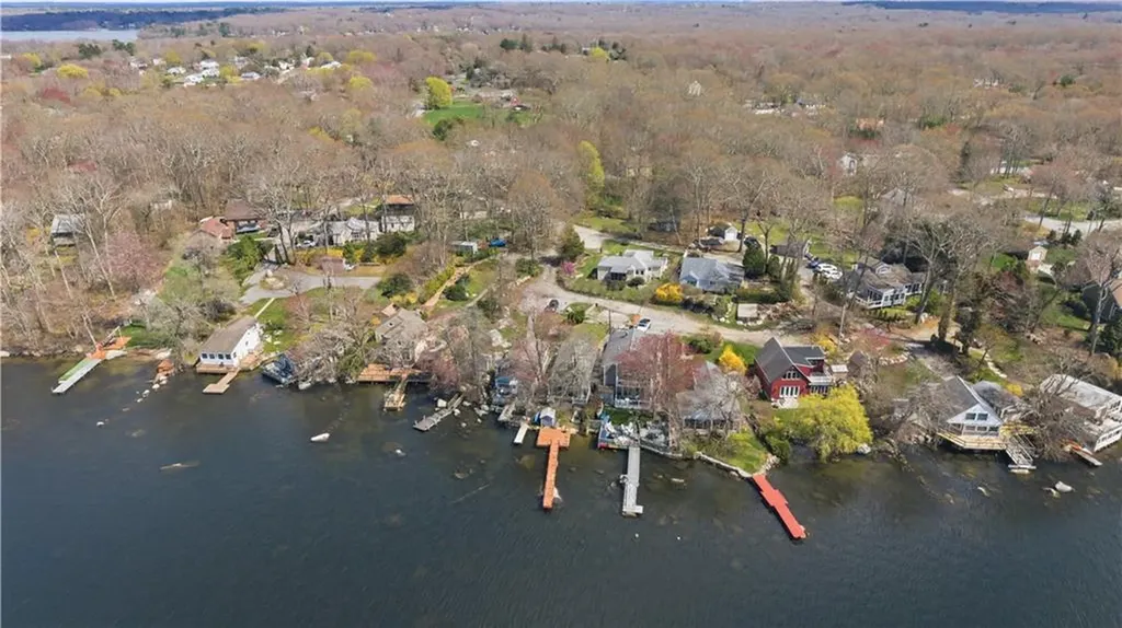 105 Forand Lane Lane Tiverton RI 02878