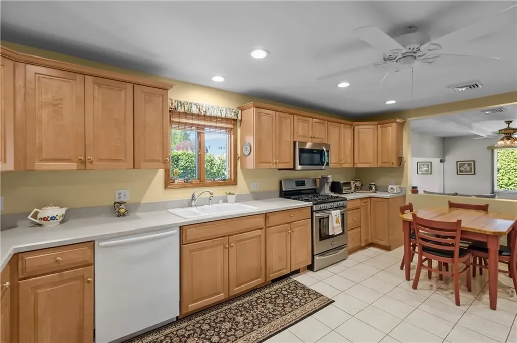 66 West River Parkway North Providence RI 02904