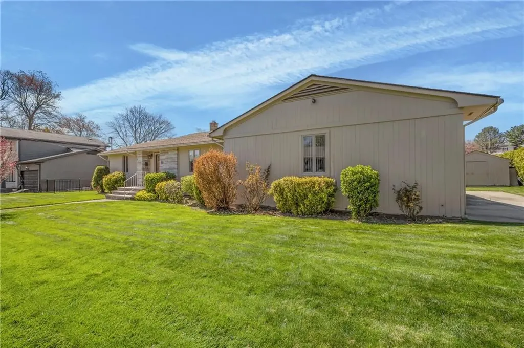 66 West River Parkway North Providence RI 02904
