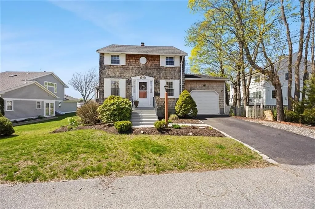 25 King Philip Avenue Barrington RI 02806