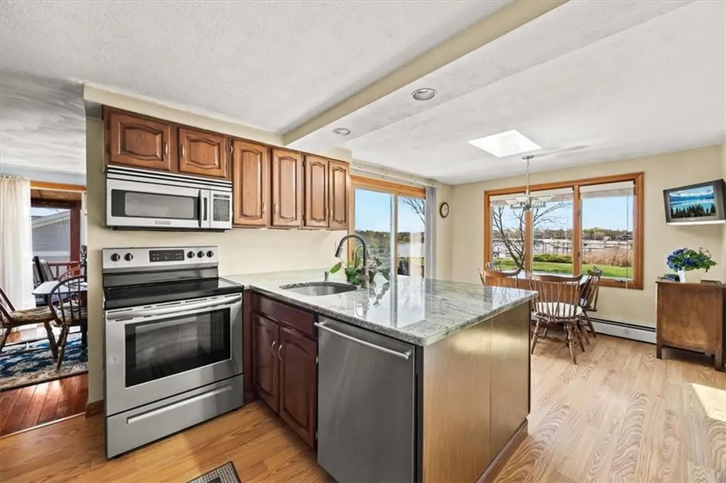 25 King Philip Avenue Barrington RI 02806