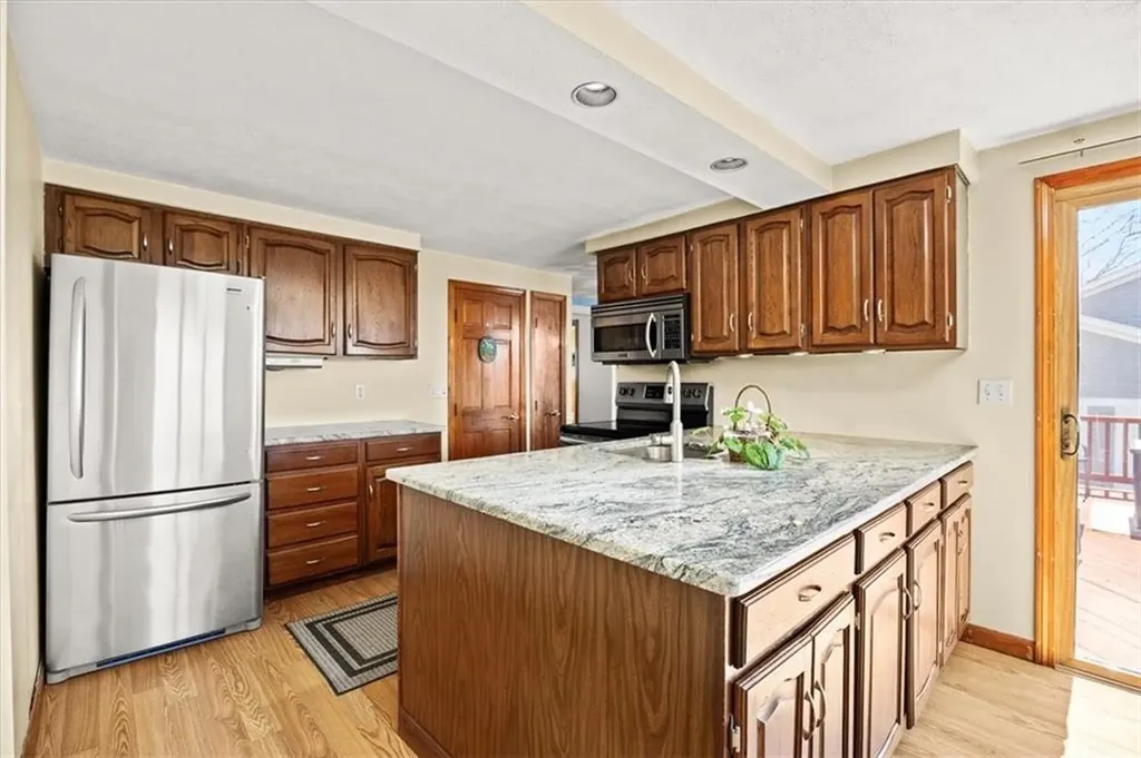25 King Philip Avenue Barrington RI 02806