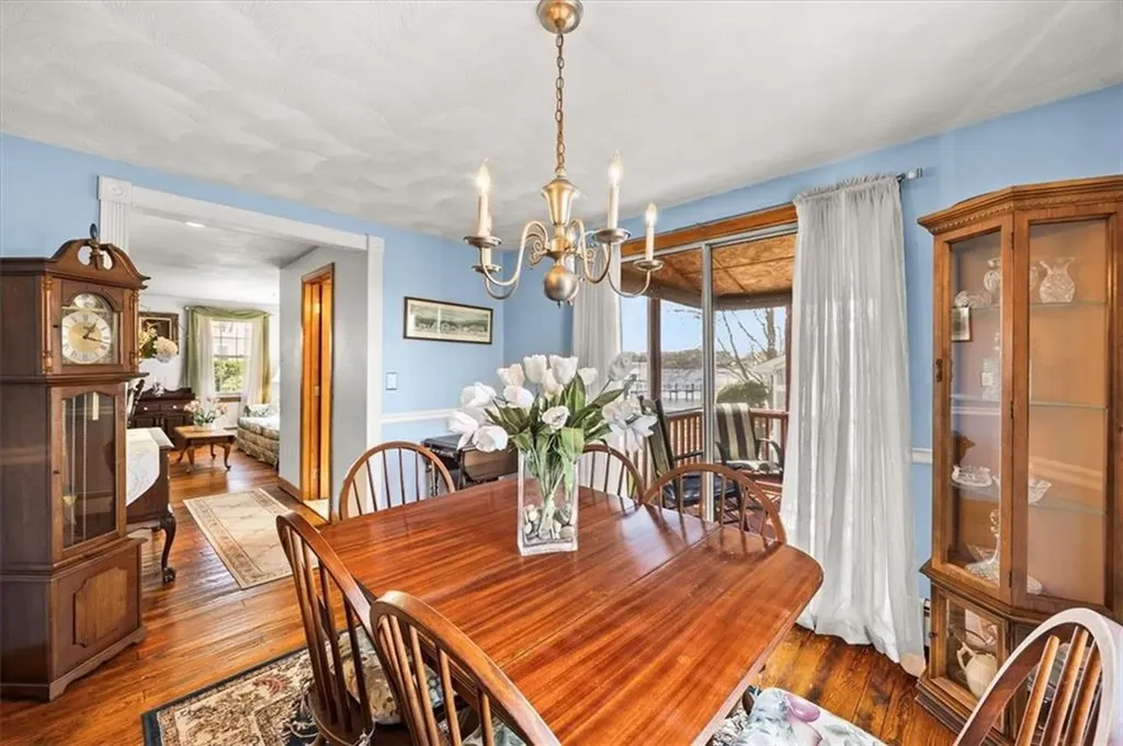 25 King Philip Avenue Barrington RI 02806