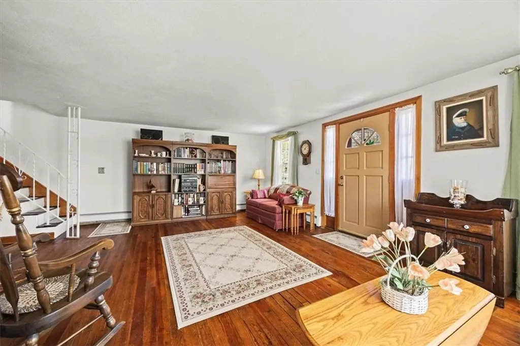 25 King Philip Avenue Barrington RI 02806